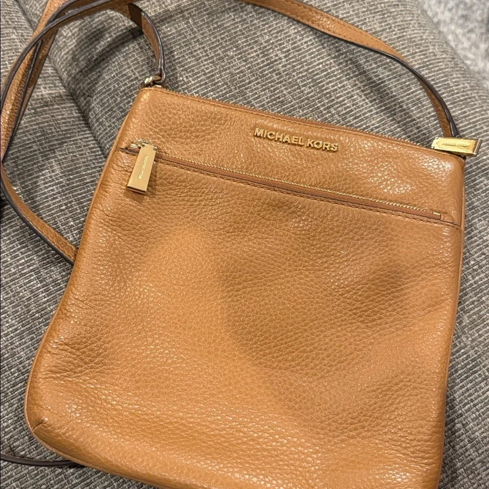 Michael Kors Tan Leather Messenger Bag MK caramel crossbody purse gold designer